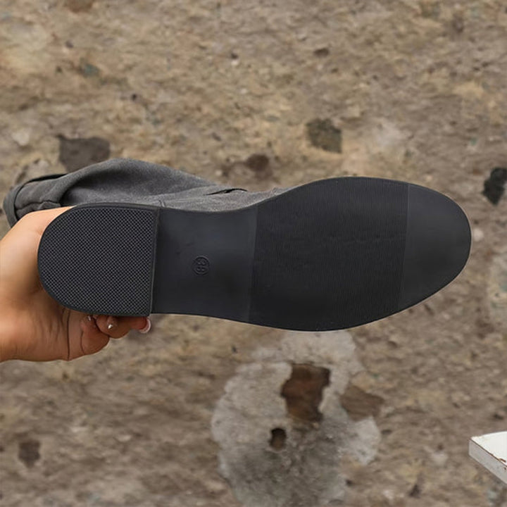 Belvia™ - Damstövletter i Vintagestil med Låg Klack och Spänndetalj